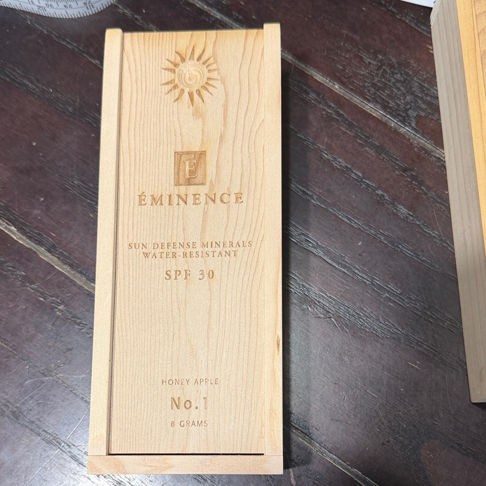 Éminence Sun Defense Minerals SPF 30 - Honey Apple
No.1
